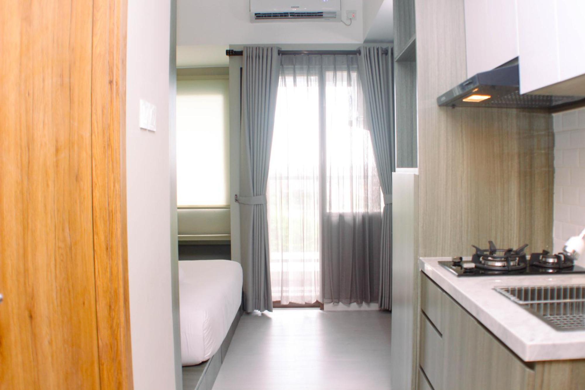 Apartemen Comfy At Gateway Park Lrt By Travelio Bekasi