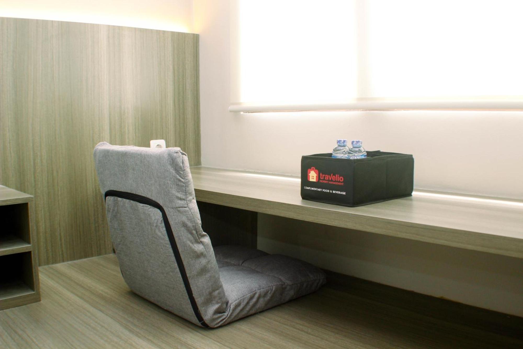 Apartemen Comfy At Gateway Park Lrt By Travelio Bekasi